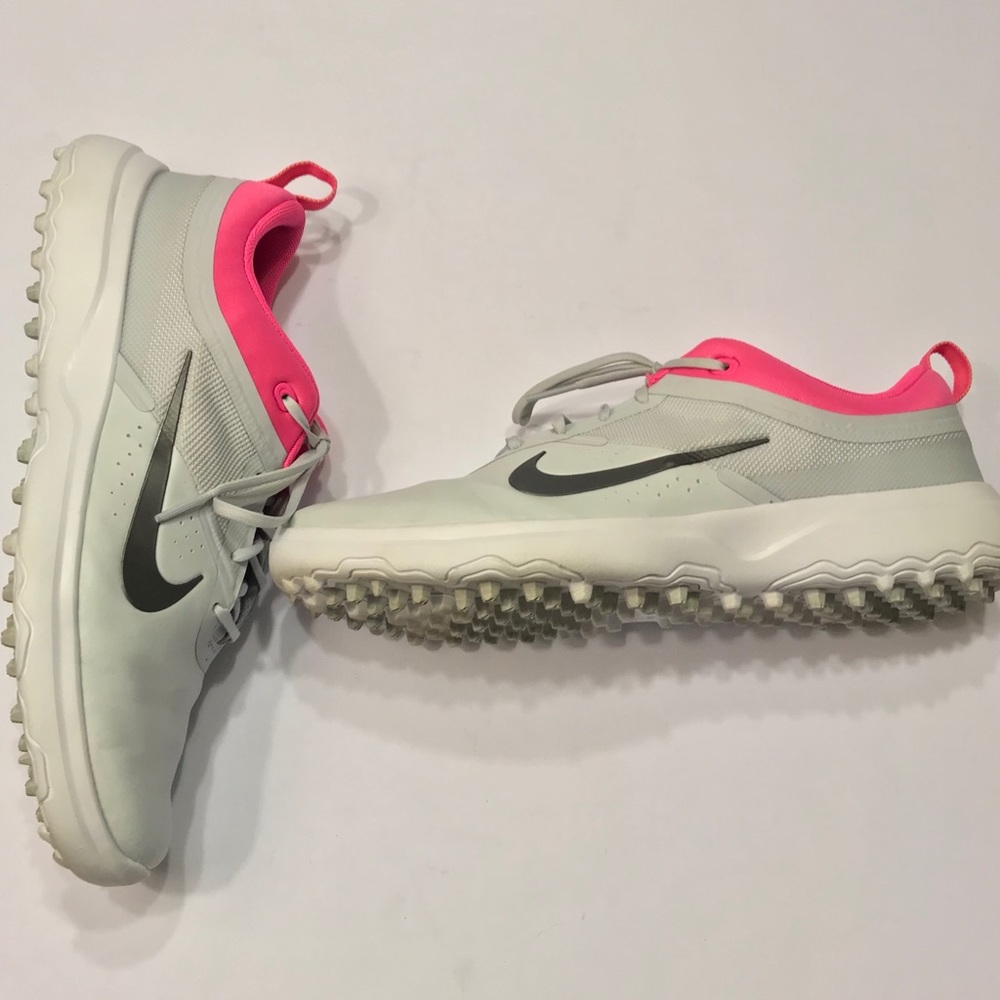 Nike Akamai Women's Gray Pink Spikeless Golf Shoes